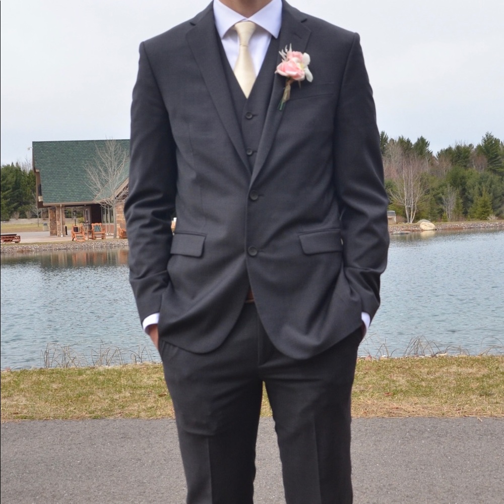 Men’s Kenneth Cole aWEARness Extreme slim suit